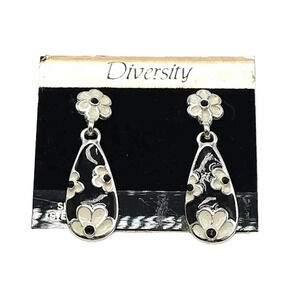 Diversity Black White Enamel Floral Dangle Drop Earrings Silver Tone Vintage